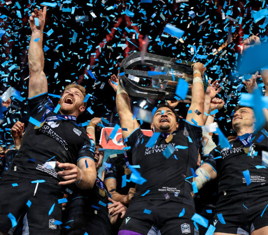 Sione Tuipulotu lifts the trophy and celebrates with his side as URC champions 22/6/2024