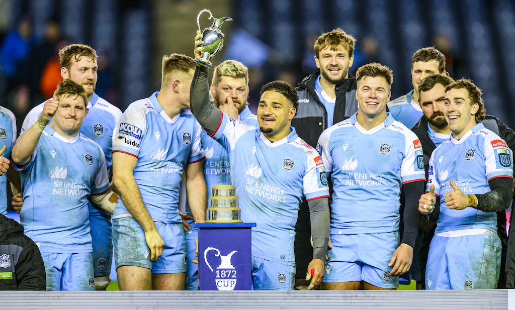 Sione Tuipulotu lifts the 1872 Cup 30/12/2023