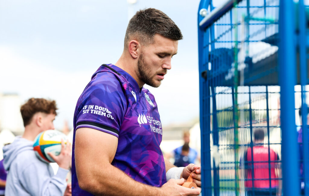 Internationals return as van der Merwe set for debut