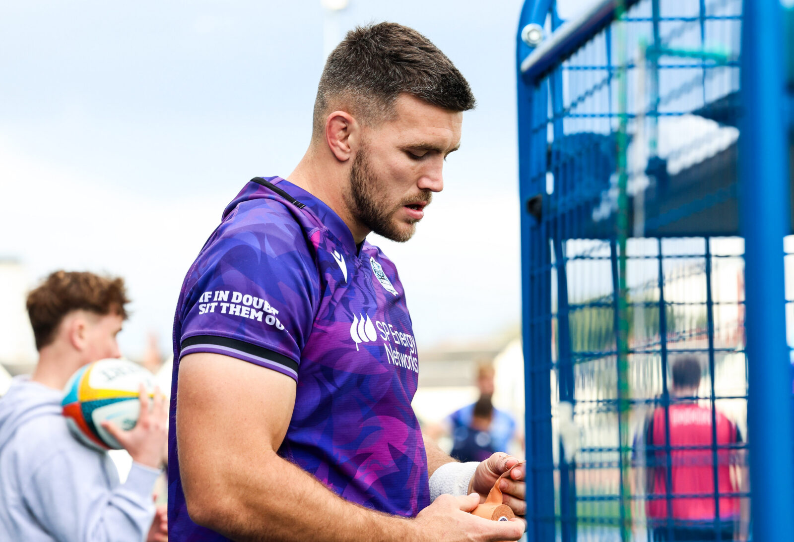 Internationals return as van der Merwe set for debut