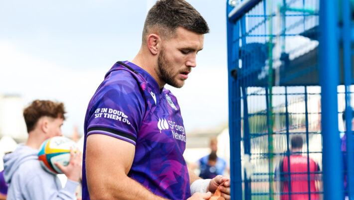 Internationals return as van der Merwe set for debut